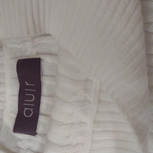 Like new condition snow white cable knit sweater. AUR name brand, sz M. - Picture 3 of 3